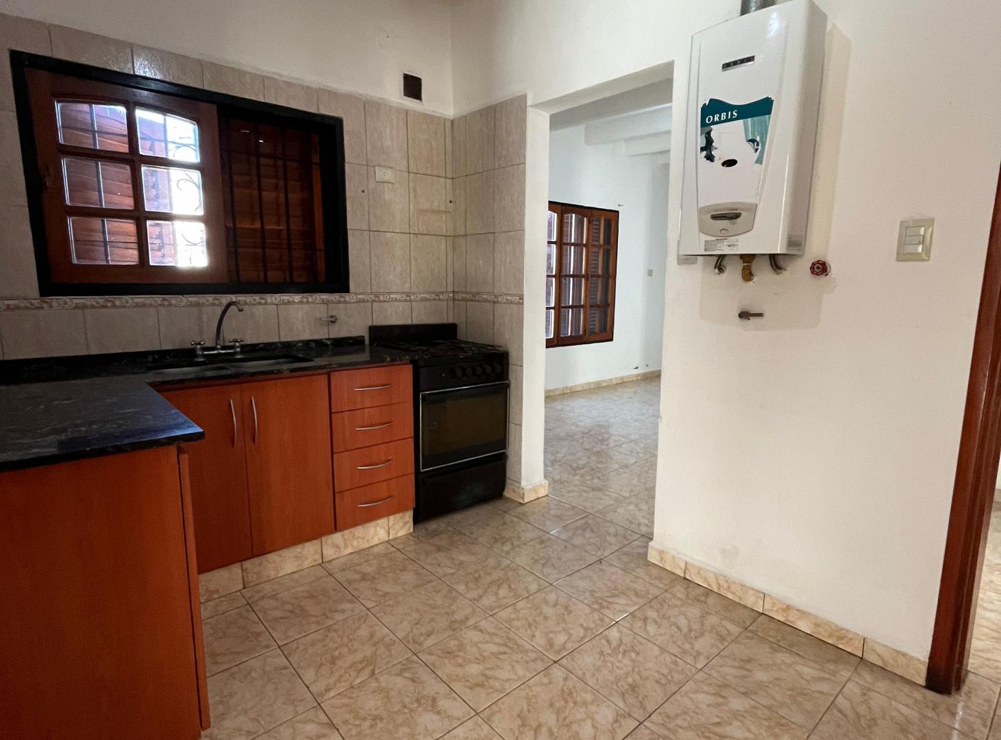 Foto de Casa de dos dormitorios c/cochera y patio, imagen 2