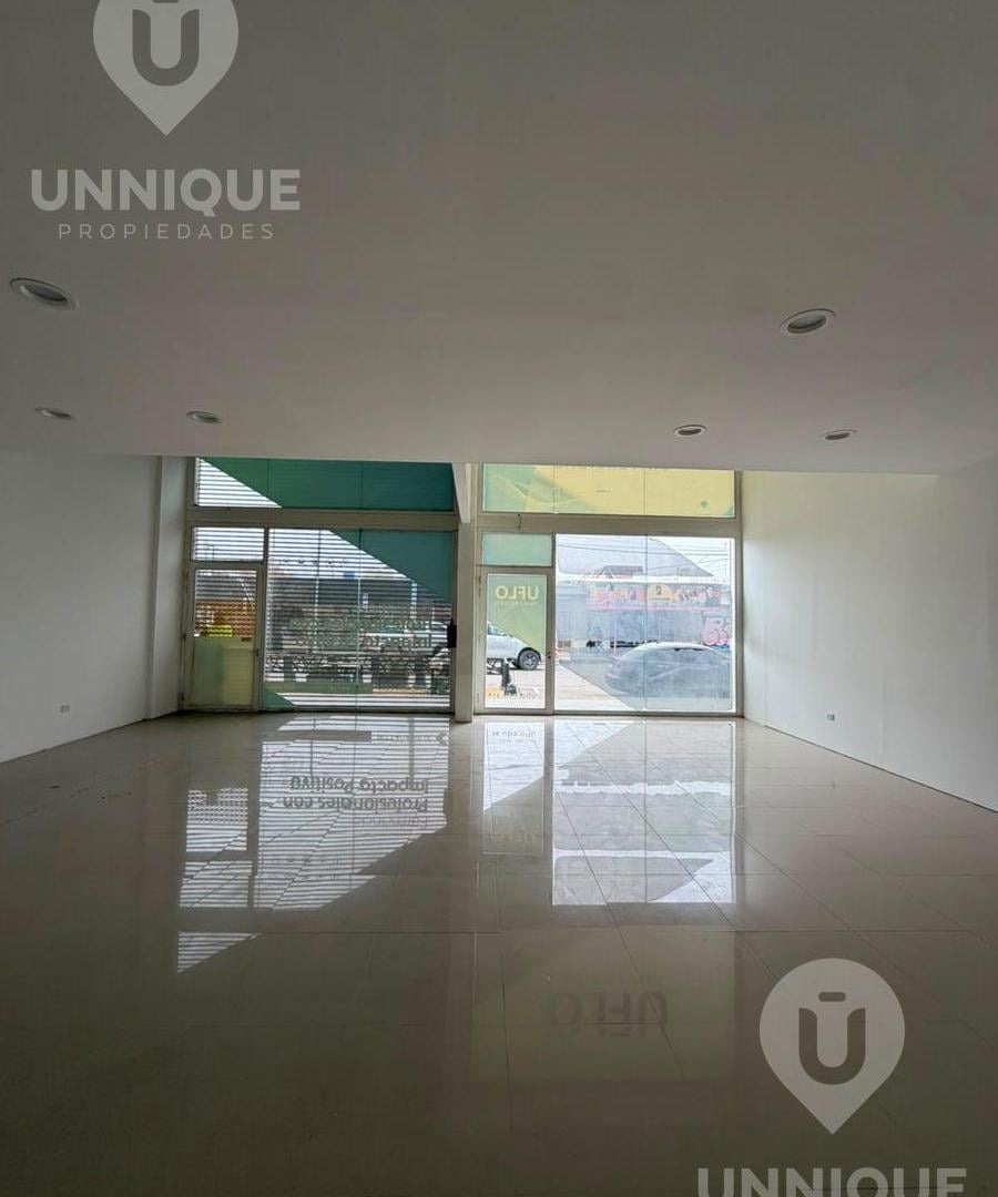 Foto de ALQUILER LOCAL CENTRO COMERCIAL BAJO NEUQUINO - Corrientes al 200, imagen 4