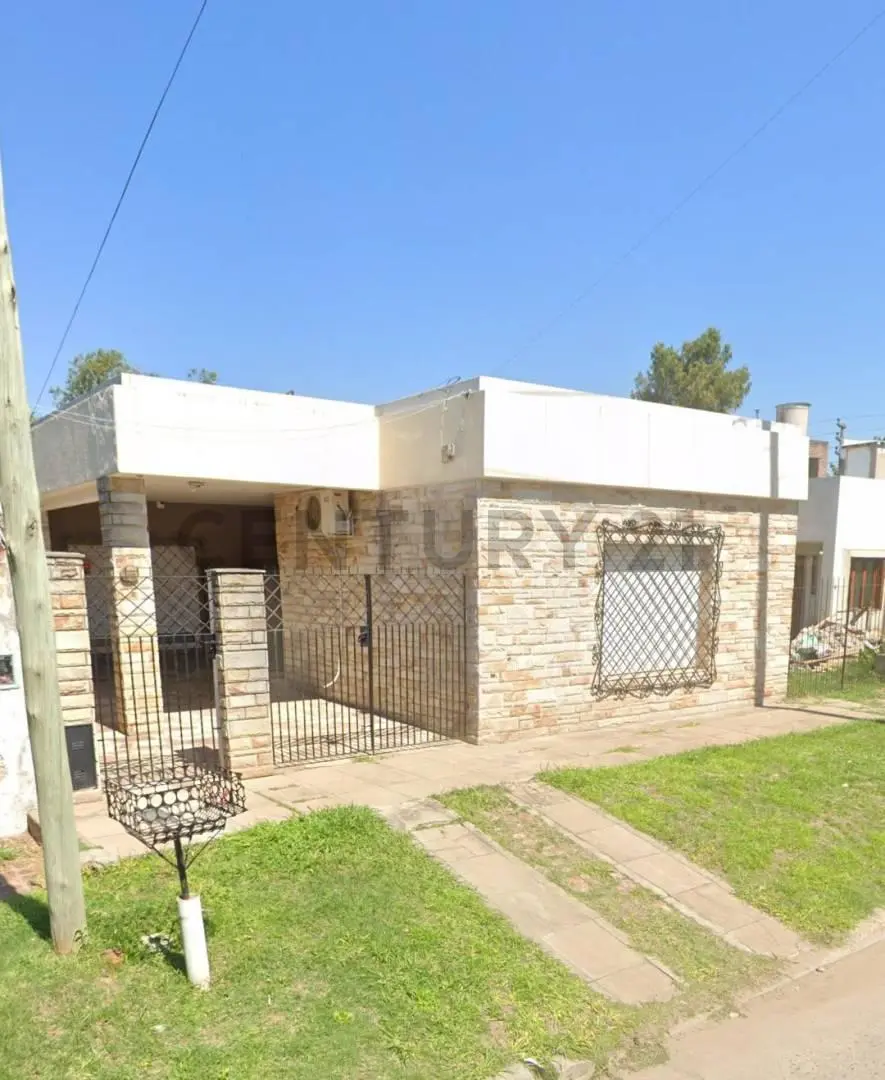VENTA DE CASA 4 AMBIENTES SOBRE LOTE DE 490 METROS CUADRADOS APTO CREDITO 2