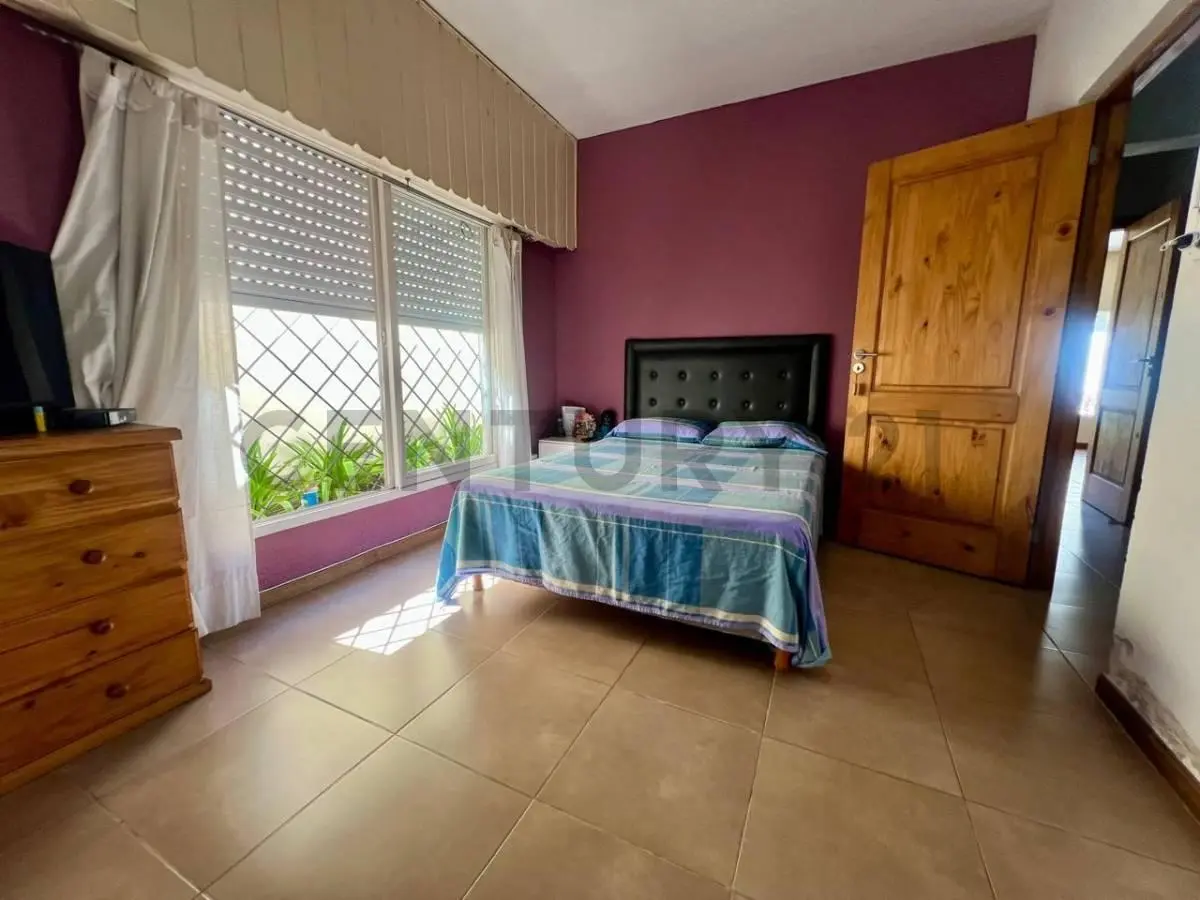 VENTA DE CASA 4 AMBIENTES SOBRE LOTE DE 490 METROS CUADRADOS APTO CREDITO 4