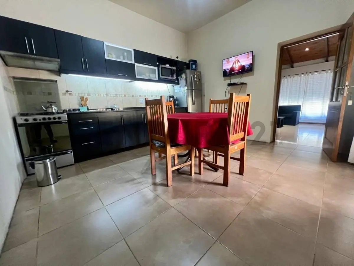 VENTA DE CASA 4 AMBIENTES SOBRE LOTE DE 490 METROS CUADRADOS APTO CREDITO 5