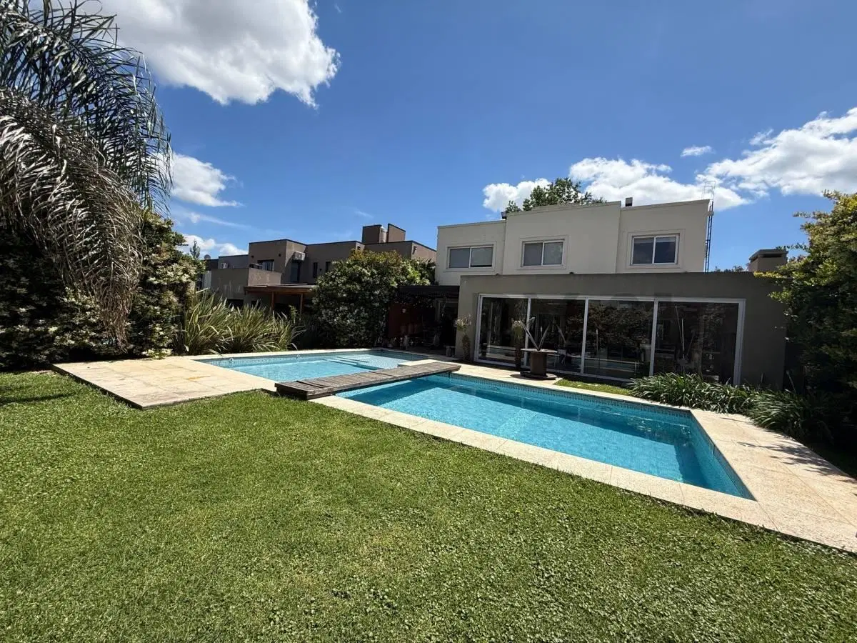VENTA DE CASA 4 AMBIENTES EN HARAS MARIA VICTORIA, MORENO 2