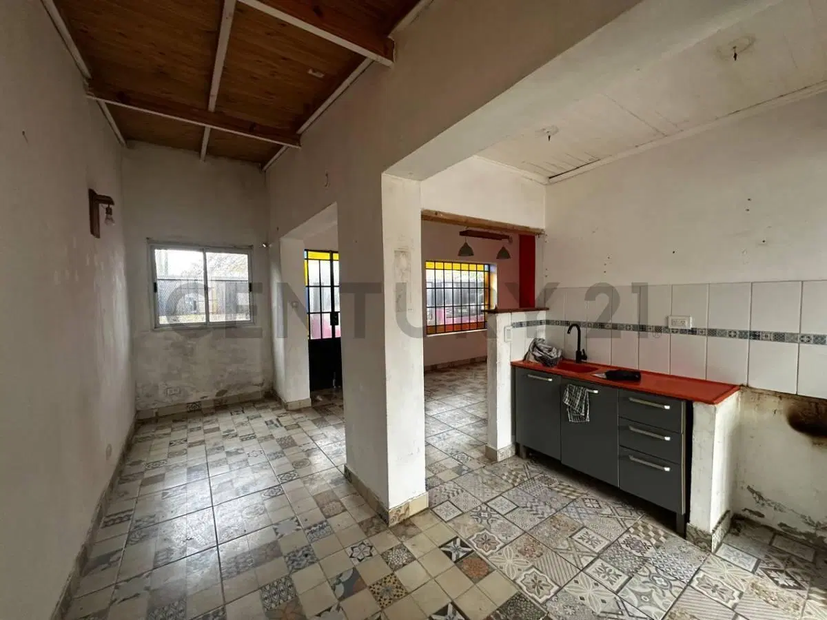 CASA EN VENTA 4 AMBIENTES ITUZAINGO 3