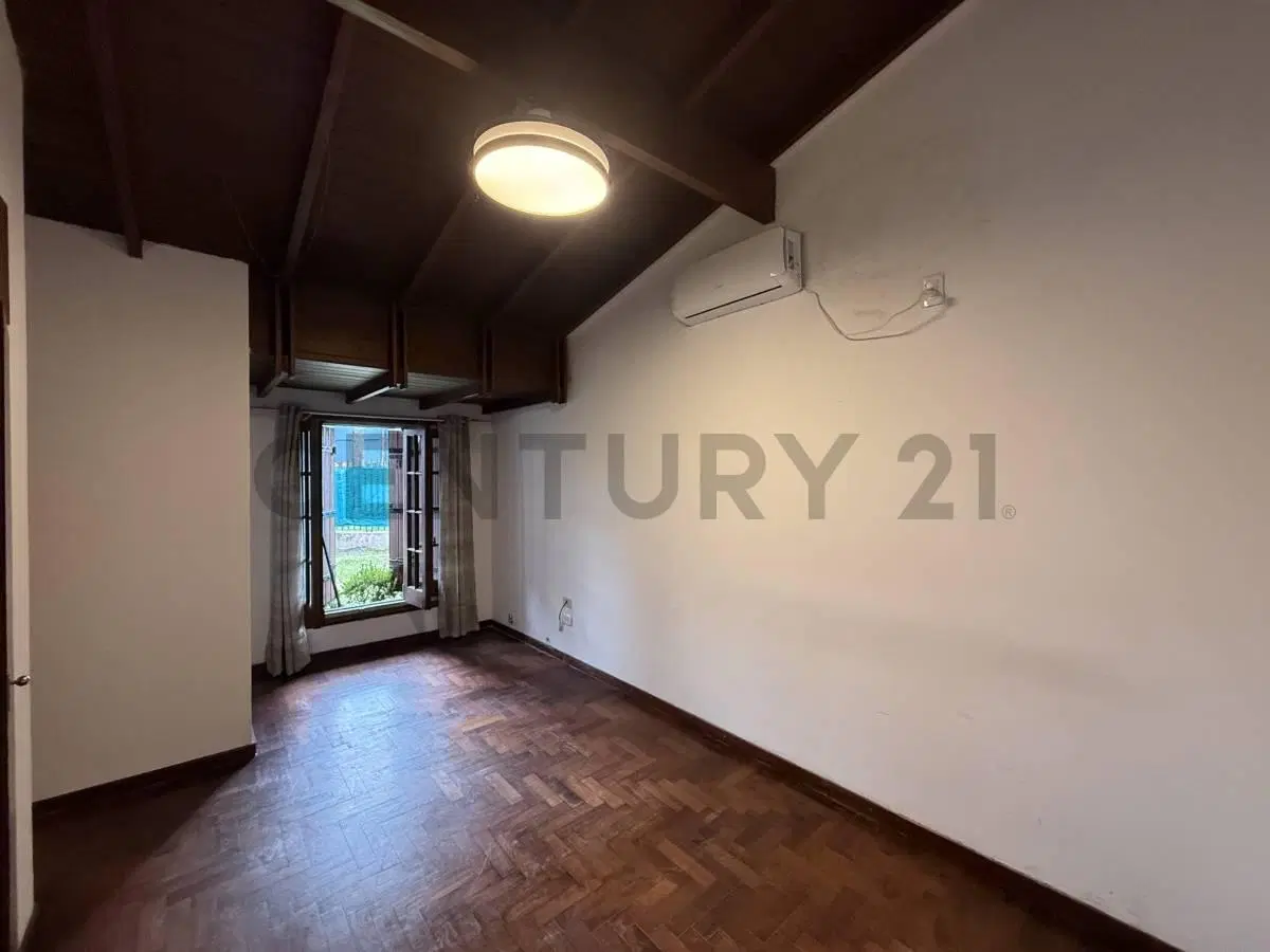 VENTA DE CASA 3 AMBIENTES EN CASTELAR NORTE 8