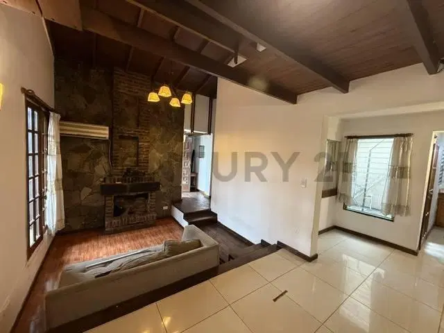 VENTA DE CASA 3 AMBIENTES EN CASTELAR NORTE 2