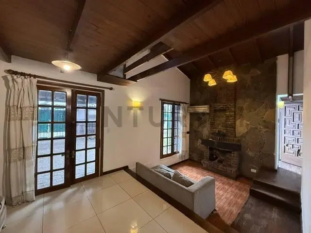 VENTA DE CASA 3 AMBIENTES EN CASTELAR NORTE 5
