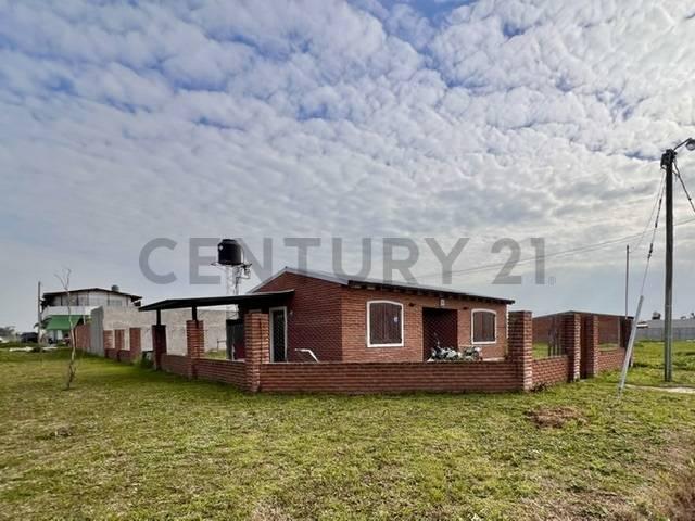 Foto de Casa en venta 3 ambientes con amplio parque en Marcos Paz, imagen 3