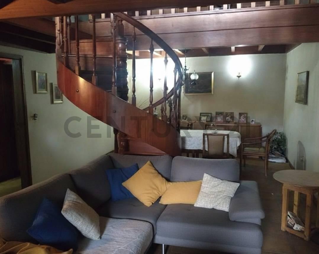 Foto de VENTA DE CASA 6 AMBIENTES con pileta y gran quincho para el disfrute!, imagen 4