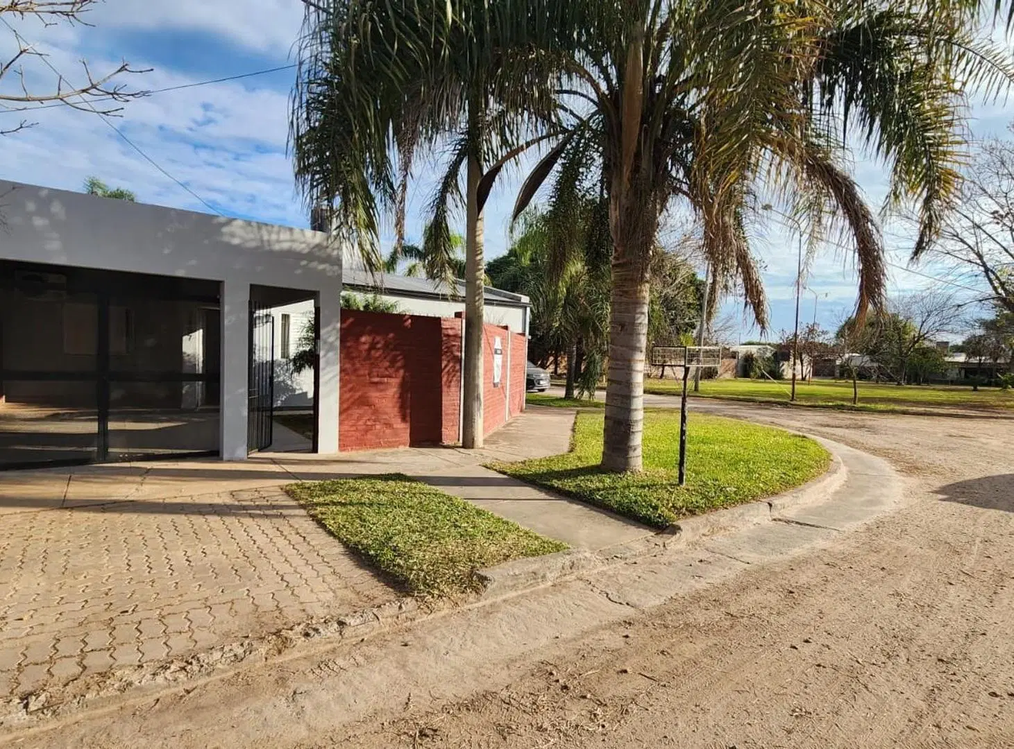 HERMOSA CASA EN VENTA DE 3 DORMITORIOS EN ZONA NORTE 3