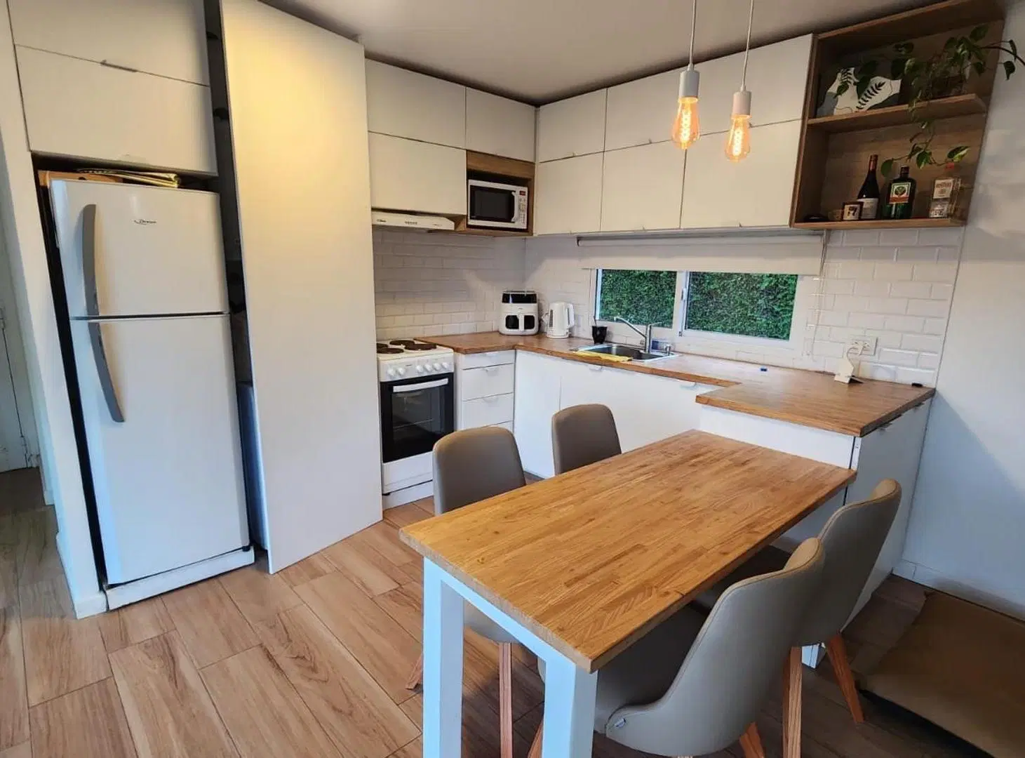 HERMOSA CASA EN VENTA EN COLASTINE NORTE KM 1.5 5