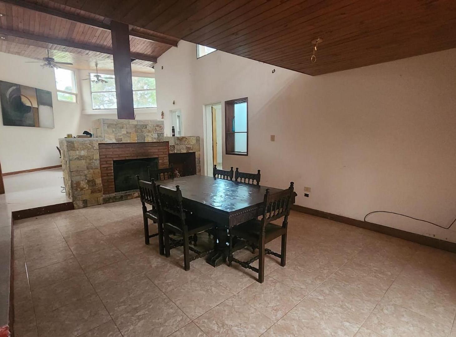 Foto de Casa de 5 dormitorios con parque y piscina en Country Ubajay, imagen 1