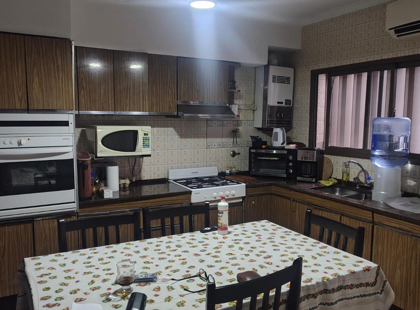 Foto de LOCAL CON DOS CASAS SOBRE AVENIDA, imagen 3