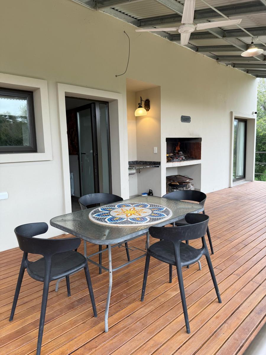 Casa con Pileta y 40 m de Costa Propia 2