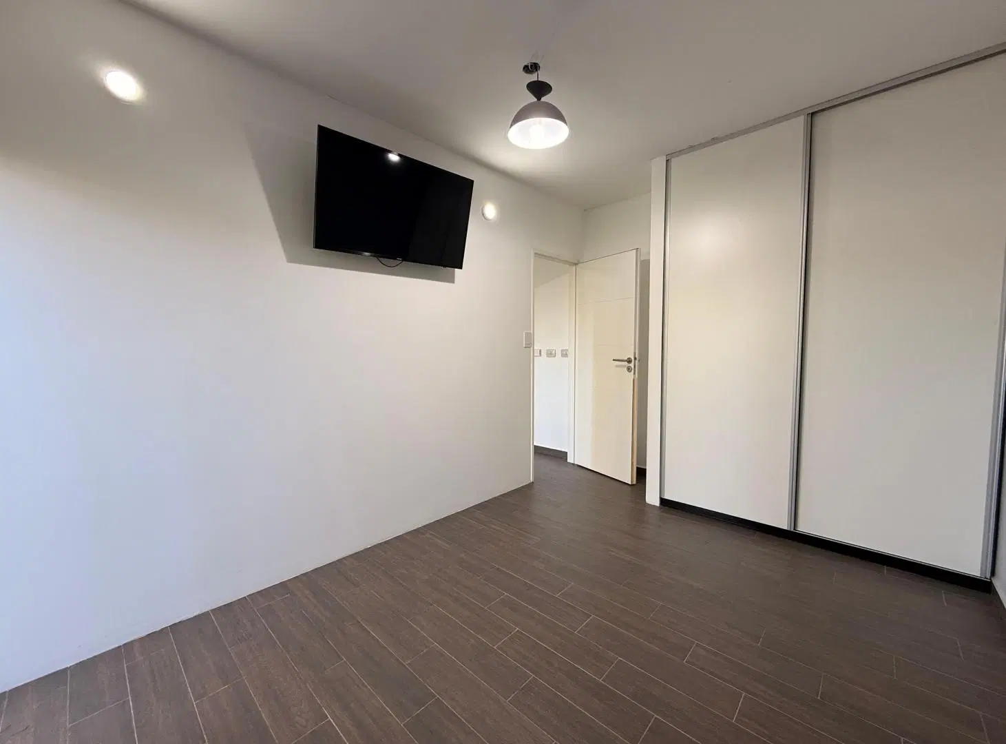 Departamento 2 ambientes con cochera en alquiler. Canning 5