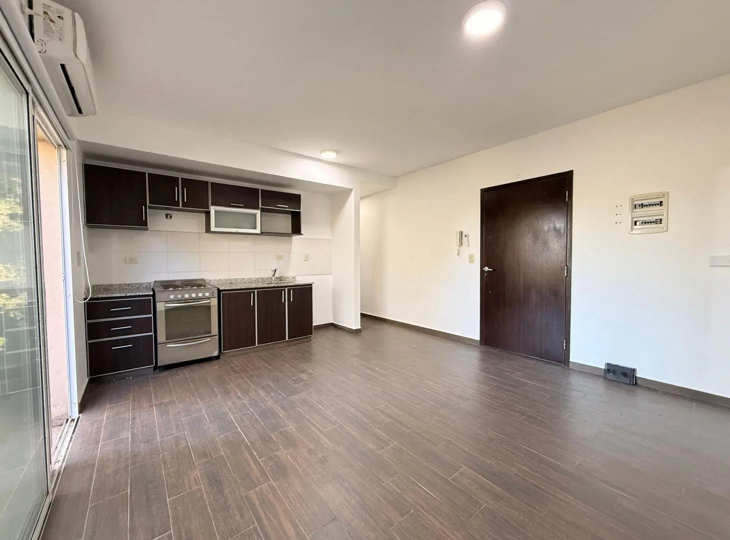 Departamento 2 ambientes con cochera en alquiler. Canning 1