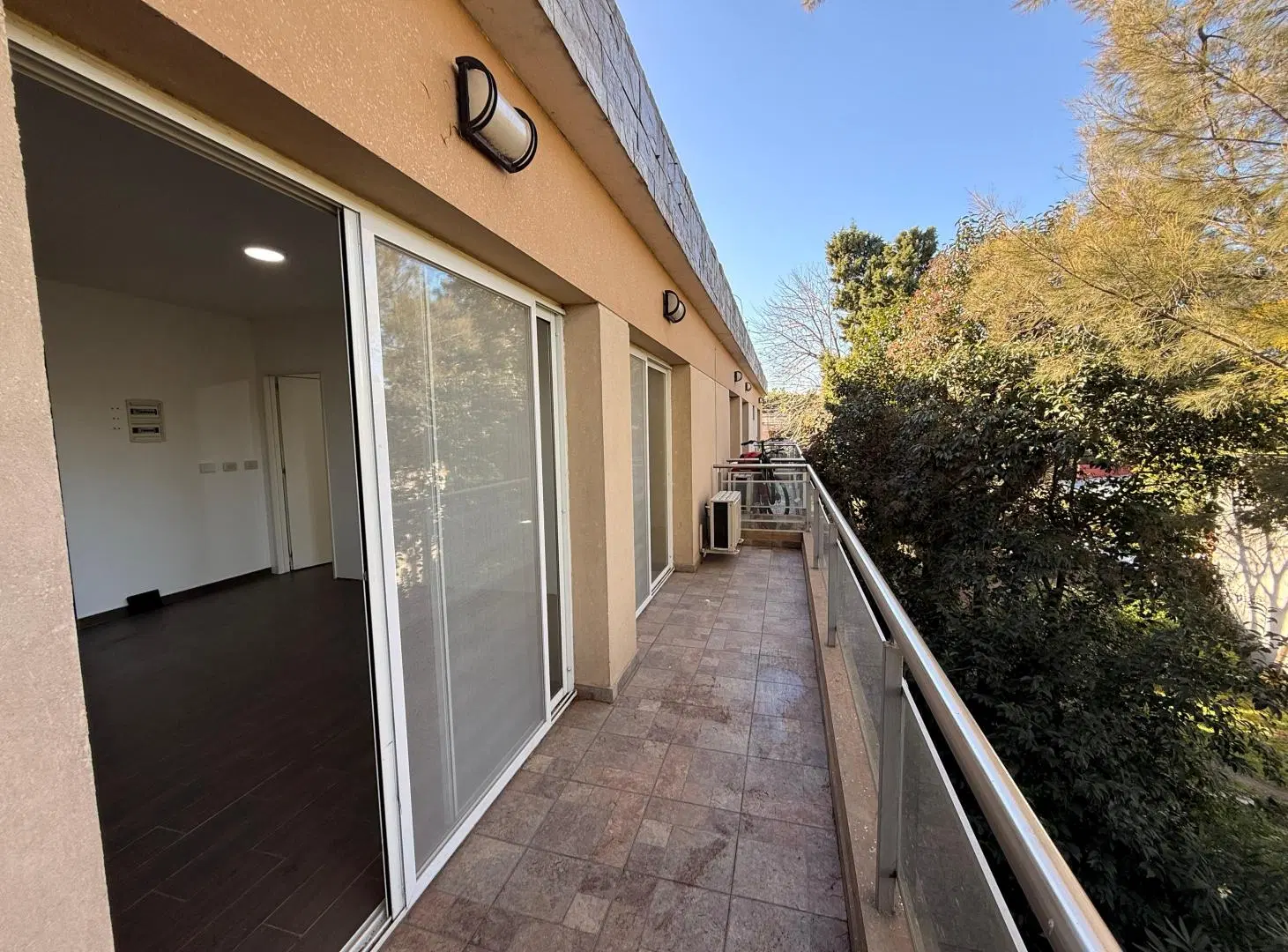 Departamento 2 ambientes con cochera en alquiler. Canning 4