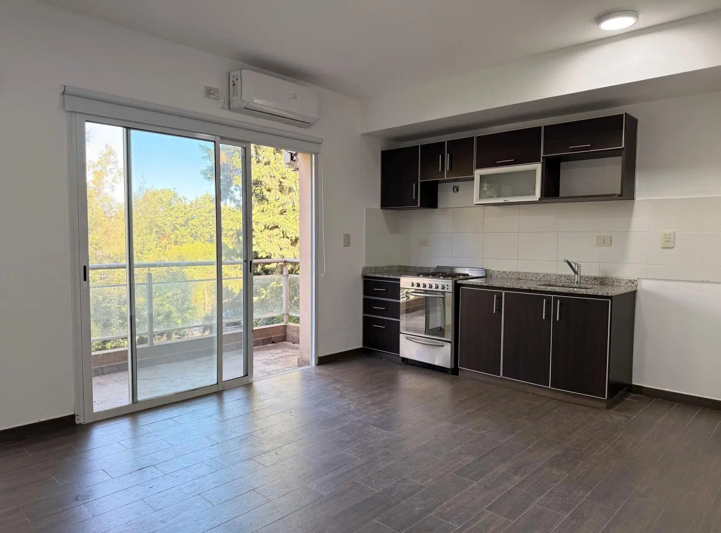 Departamento 2 ambientes con cochera en alquiler. Canning 3
