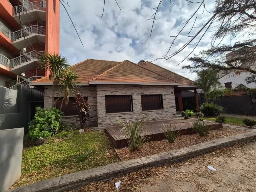 Inmueble comercial en venta y alquiler. Monte Grande 2