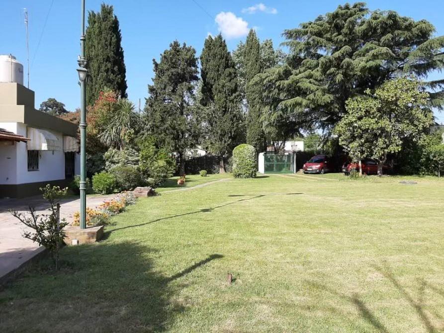 Foto de Casa quinta en venta sobre lote 2.400m2 ideal desarrollo inmobiliario, imagen 2