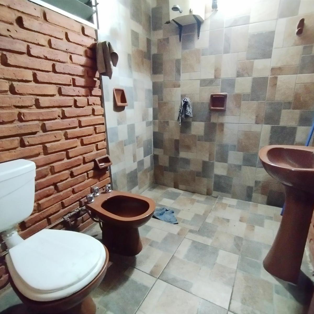 Foto de Local / Galpón de 230m² con casa a metros de Ayacucho y Arijon, imagen 2