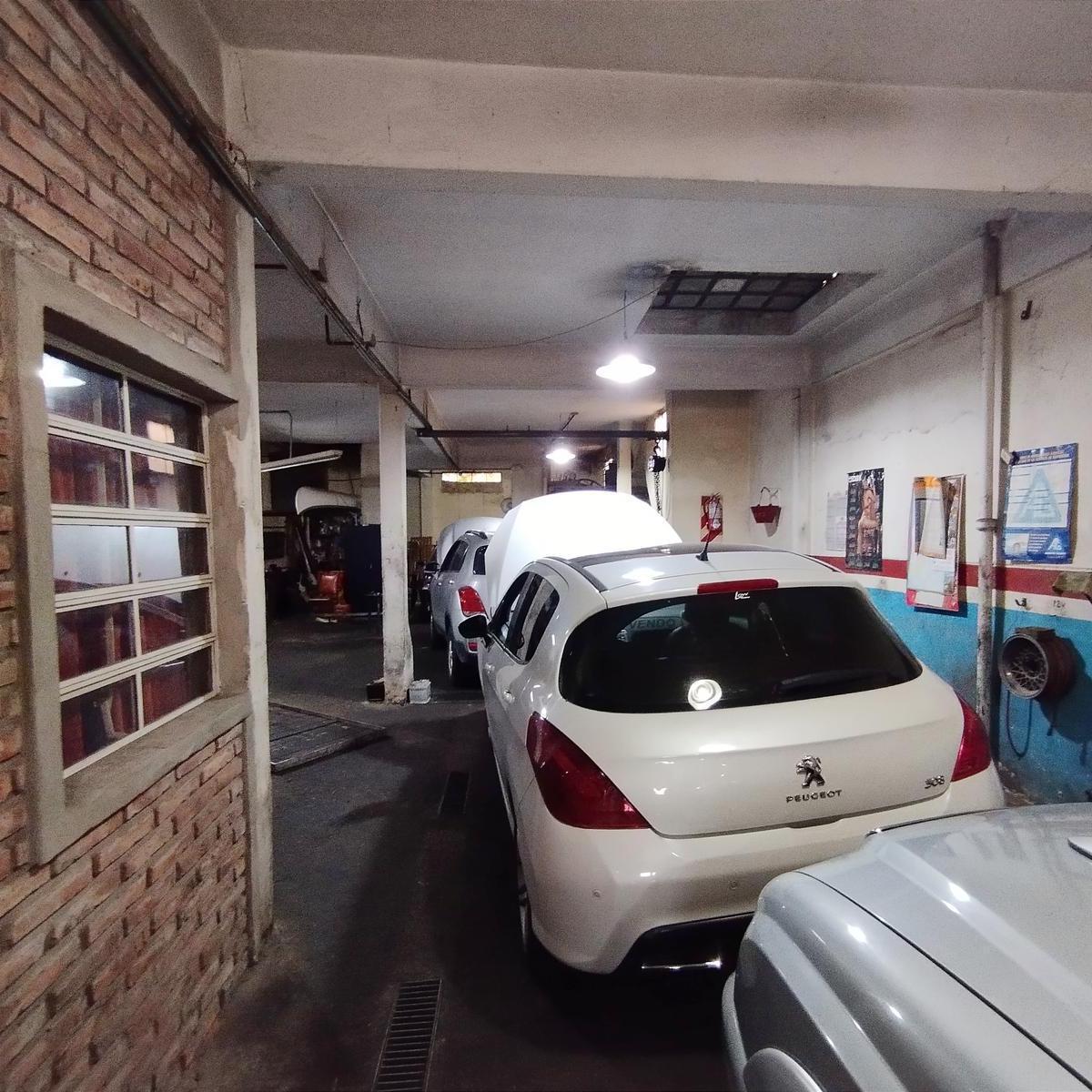 Local / Galpón de 230m² con casa a metros de Ayacucho y Arijon