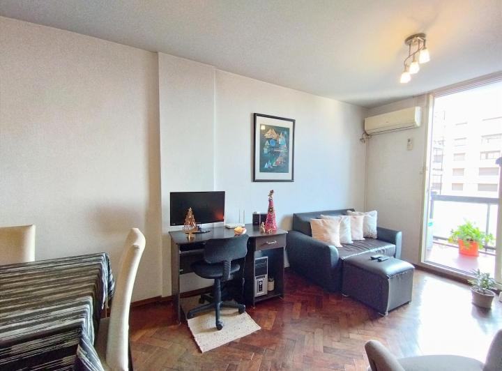 Departamento 3 dormitorios con balcón a pasos de Av. Pellegrini, excelente ubicación 2
