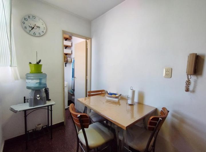 Departamento 3 dormitorios con balcón a pasos de Av. Pellegrini, excelente ubicación 5