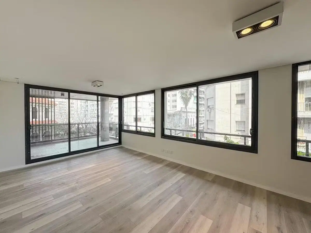 Piso exclusivo 3 dormitorios a estrenar con parrillero y doble balcón — Centro Rio 1