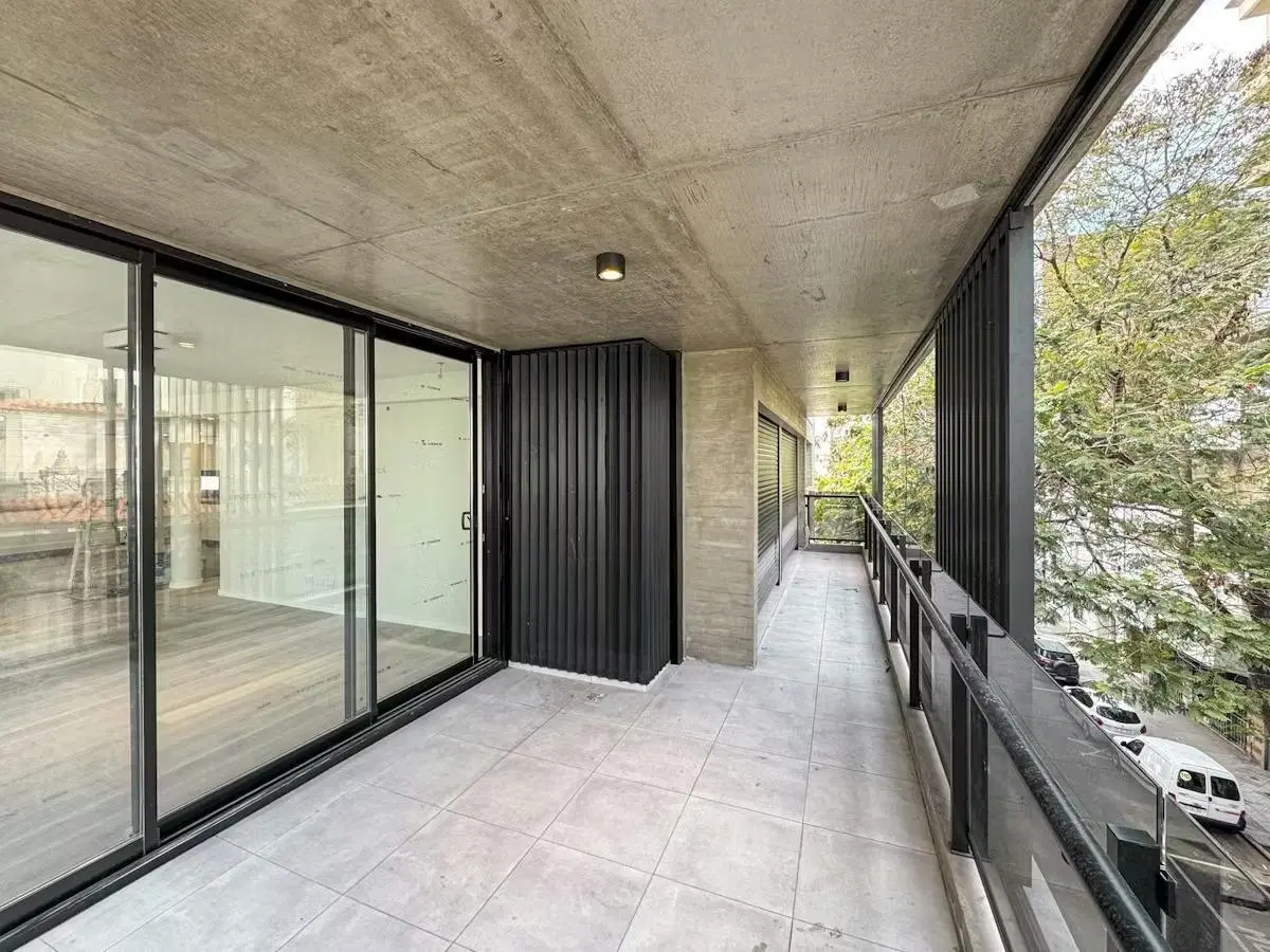 Piso exclusivo 3 dormitorios a estrenar con parrillero y doble balcón — Centro Rio 4
