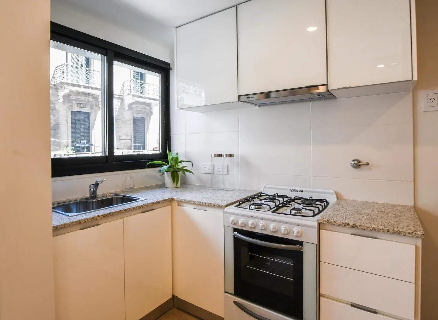 Departamento 1 dormitorio a estrenar con balcón al frente y amenities — Centro 4