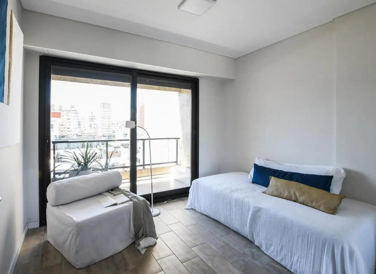 Departamento 2 dormitorios a estrenar con doble balcón y amenities — Centro 3