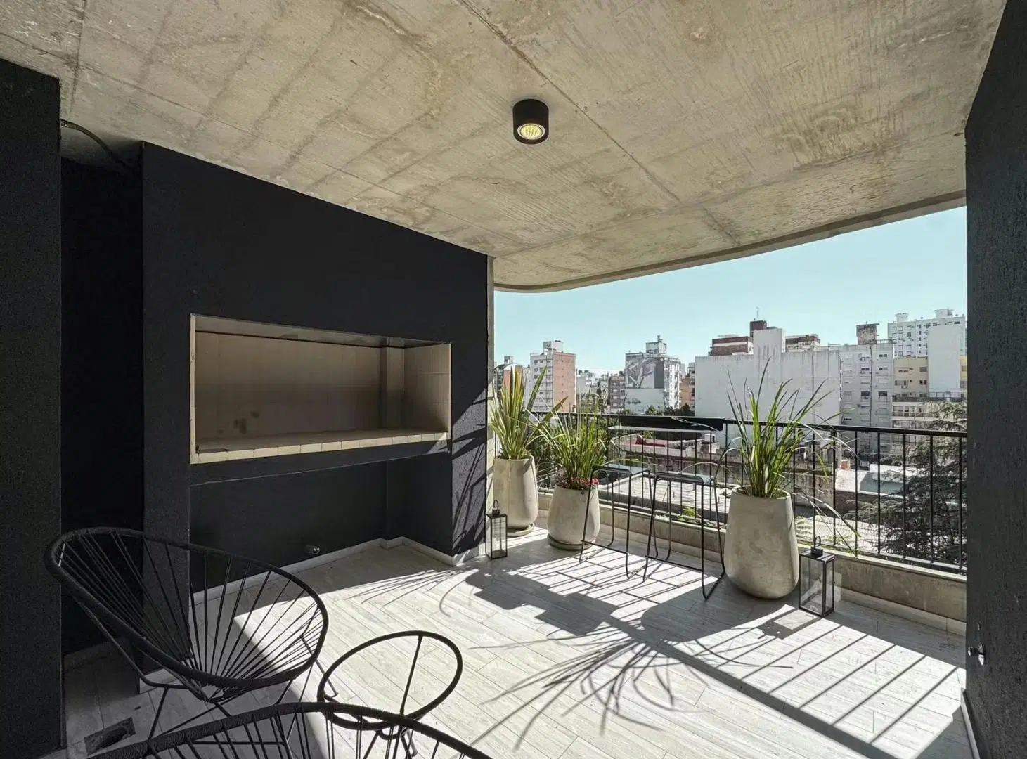 Semipiso 3 dormitorios en construcción con balcón, parrillero propio y amenities — Centro 3
