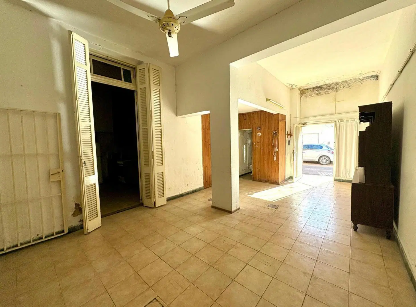 Casa de 4 dormitorios a reciclar con terraza y gran potencial — Echesortu 8