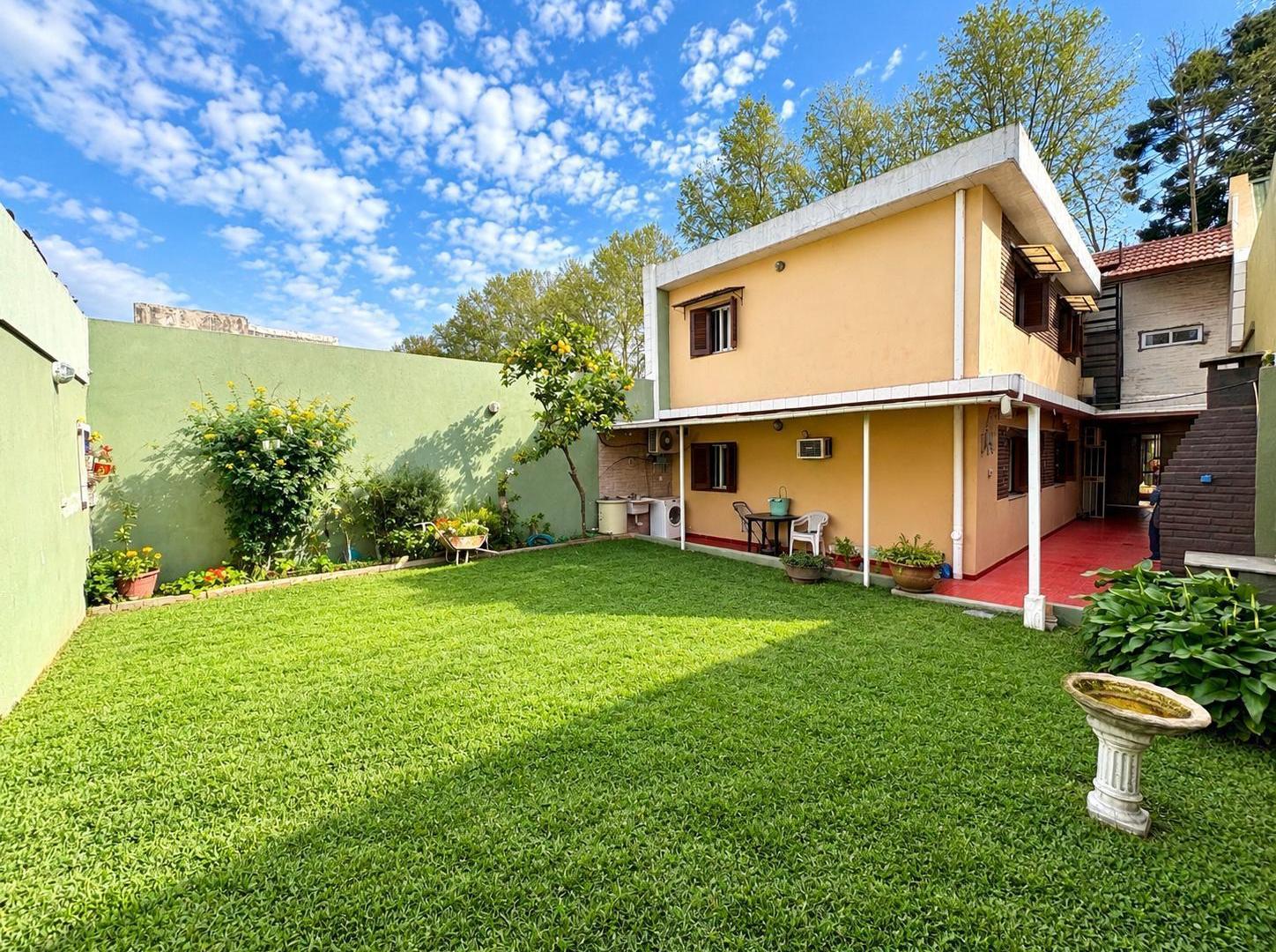 Foto de Casa de 5 dormitorios con jardín, patio y cochera para 4 autos - Las, imagen 2