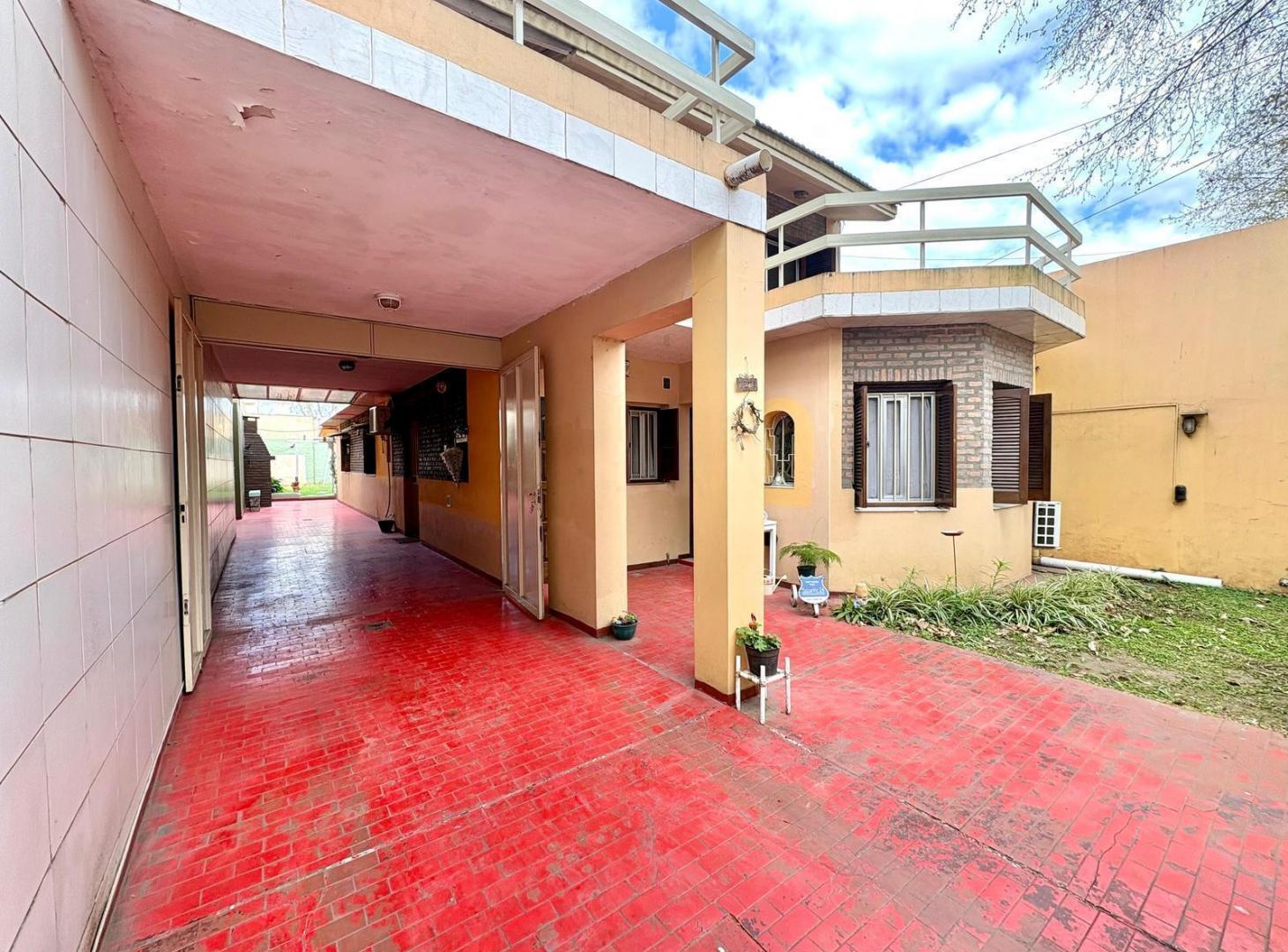 Foto de Casa de 5 dormitorios con jardín, patio y cochera para 4 autos - Las, imagen 3