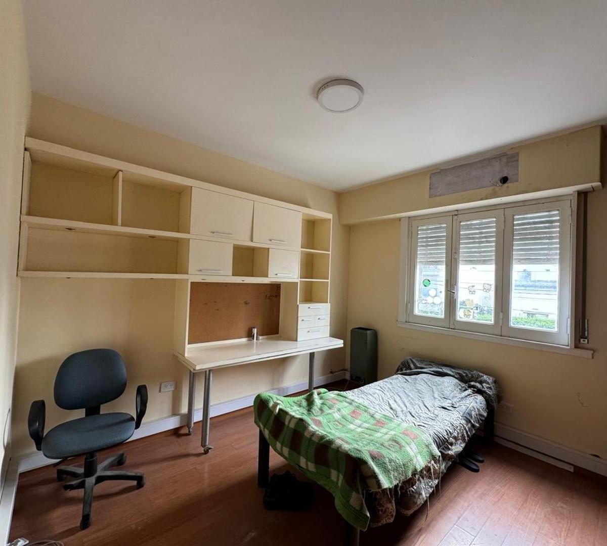 Venta de Casa con Depto Doble Garage Quilmes 5