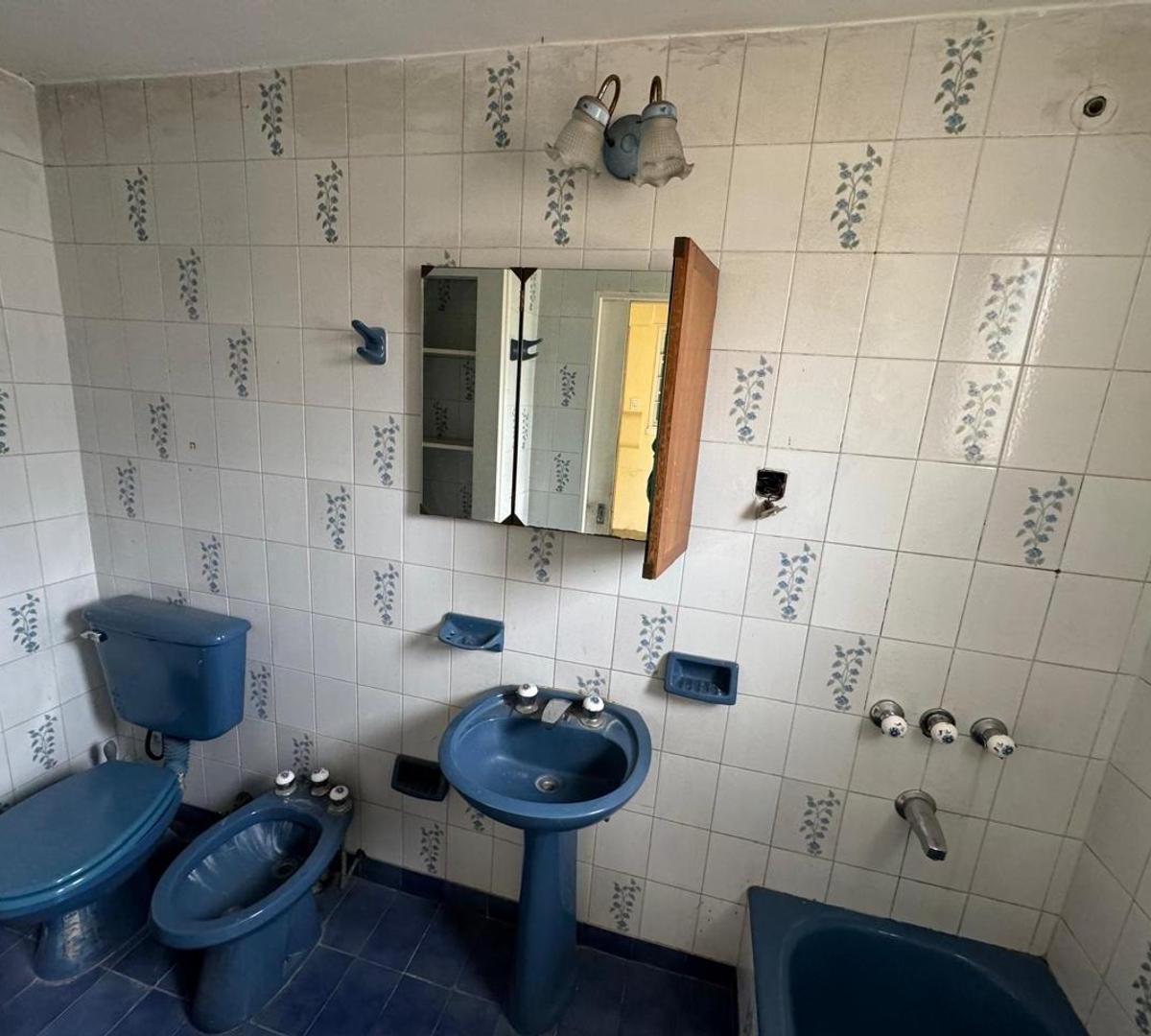 Venta de Casa con Depto Doble Garage Quilmes 4