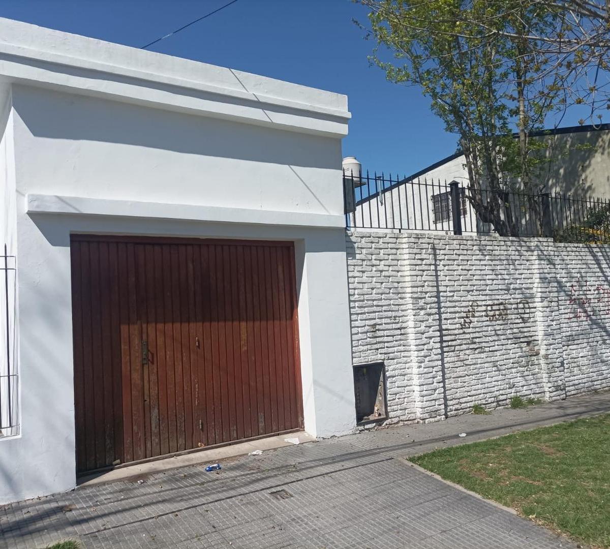 Venta Casa 4 Ambientes - Berazategui 3