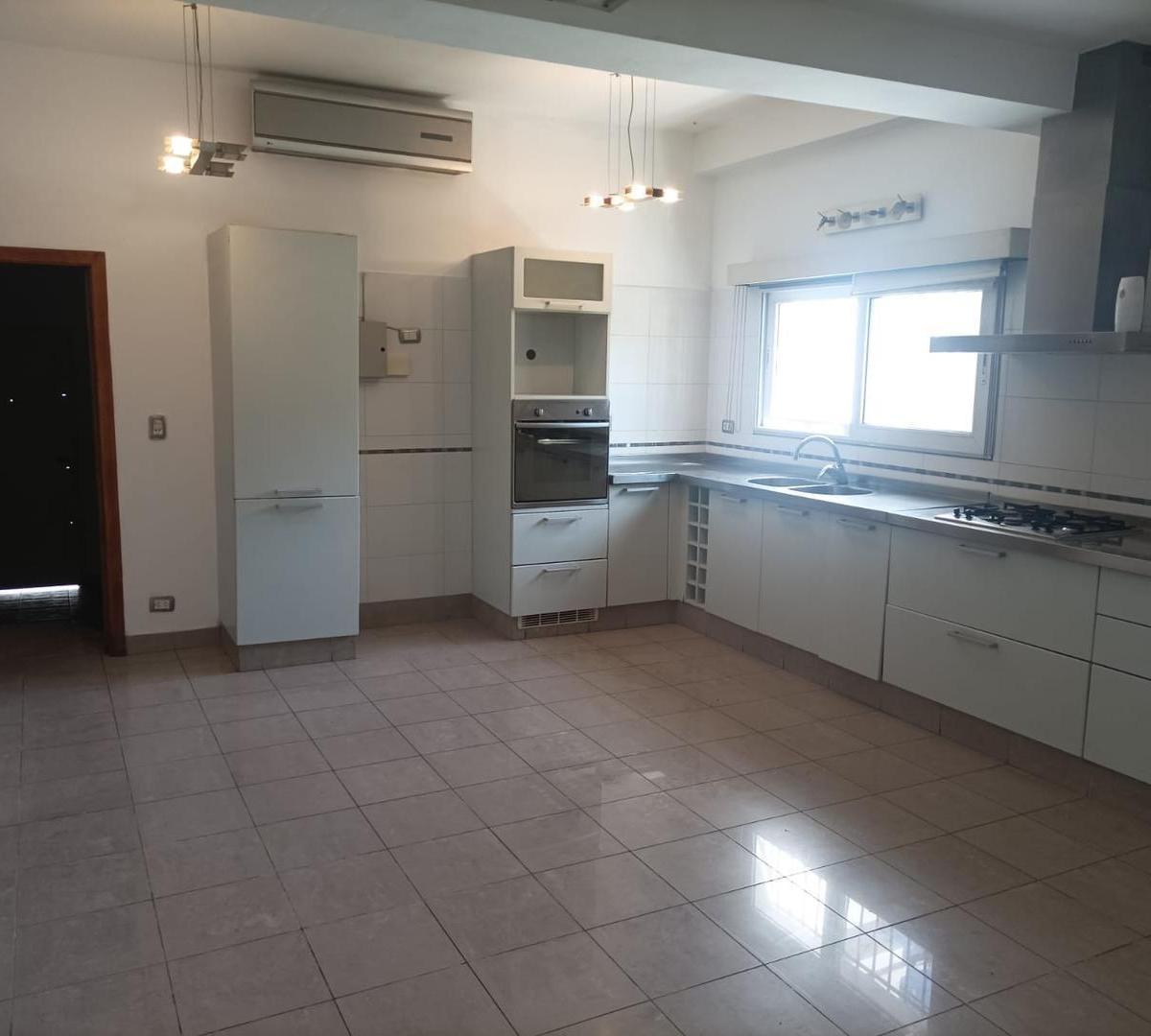 Venta Casa 4 Ambientes - Berazategui 1