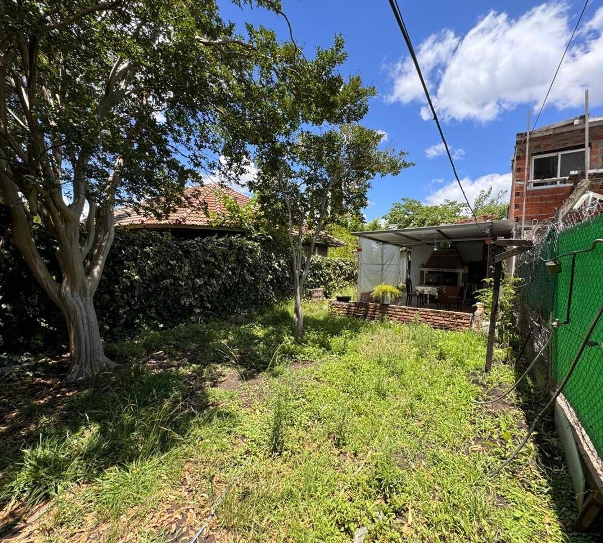 Venta Casa Quinta 4 Amb con Quincho y Cochera Berazategui 5