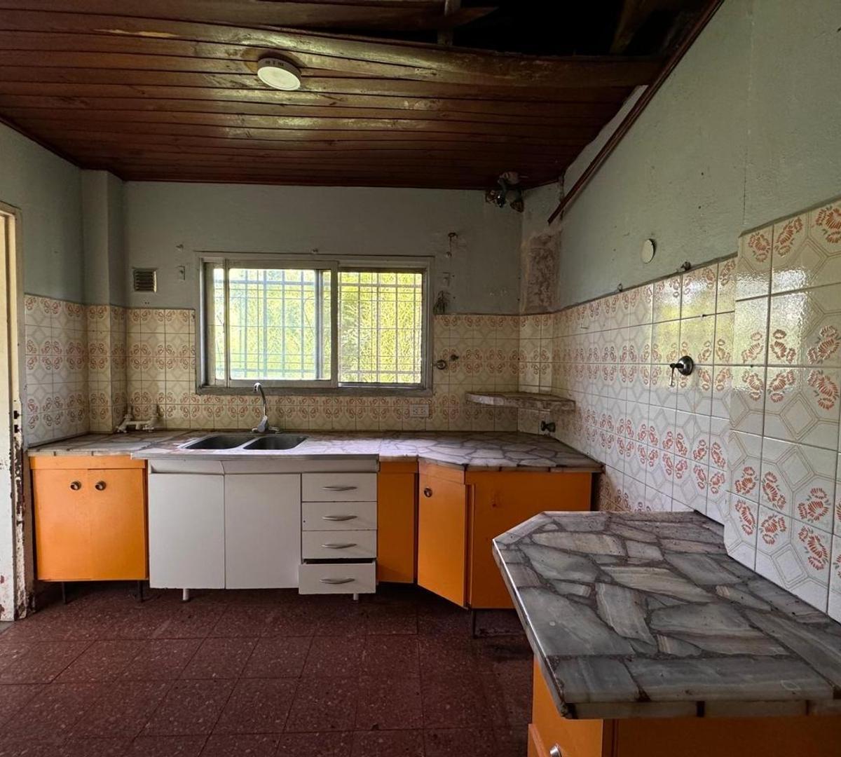 Venta Casa Quinta 4 Amb con Quincho y Cochera Berazategui 1