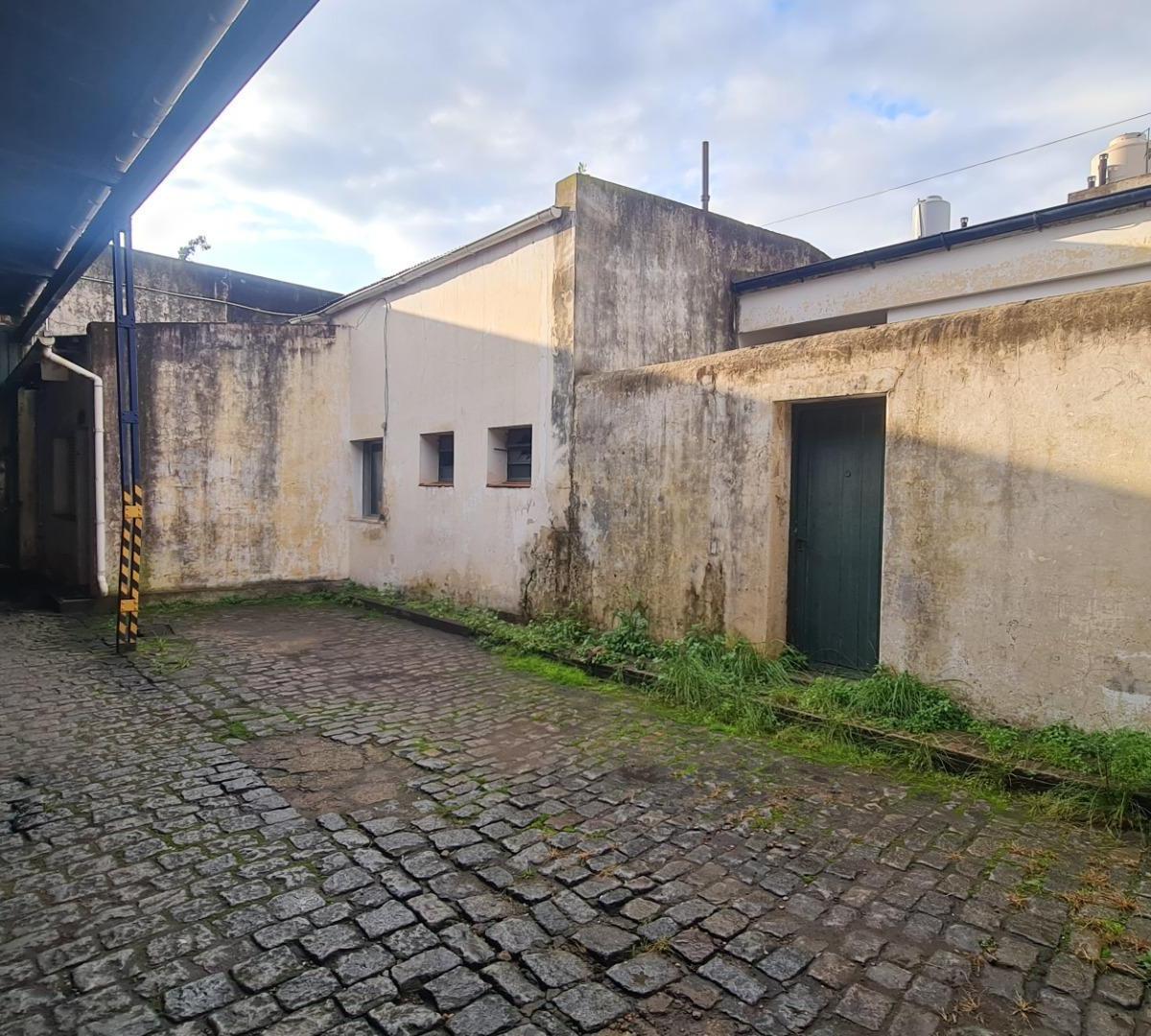Venta Galpón y Oficinas Sobre 1009 m². Quilmes Oeste 2