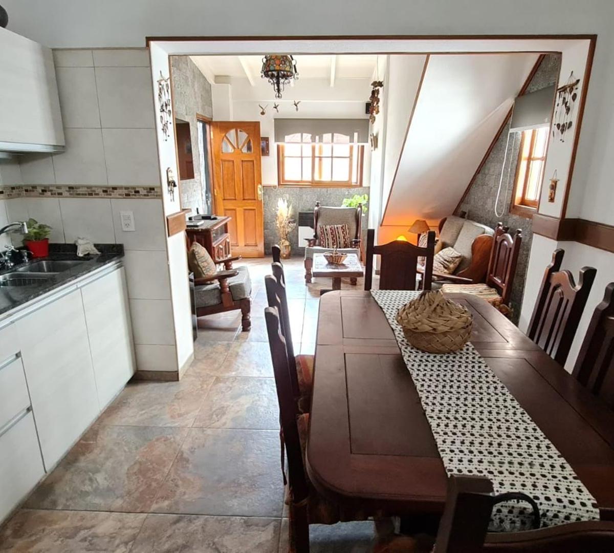 Venta de Casa 3 Amb con Garage + Departamento 3 Amb. Quilmes 2