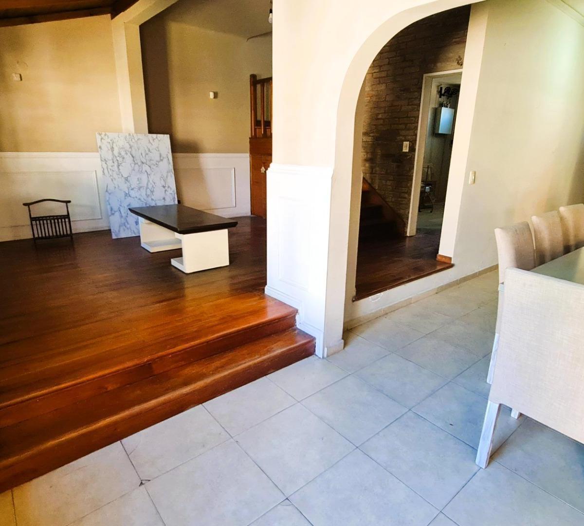 Venta Casa 4 Amb con Jardin y Garage Doble en Quilmes 3