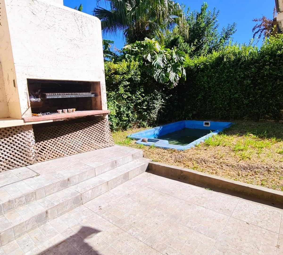 Venta Casa 4 Amb con Jardin y Garage Doble en Quilmes 4