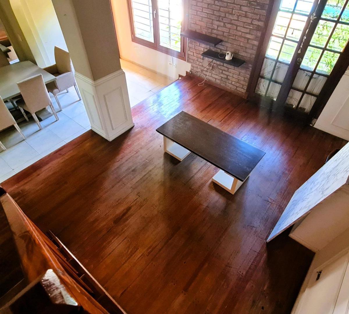 Venta Casa 4 Amb con Jardin y Garage Doble en Quilmes 2