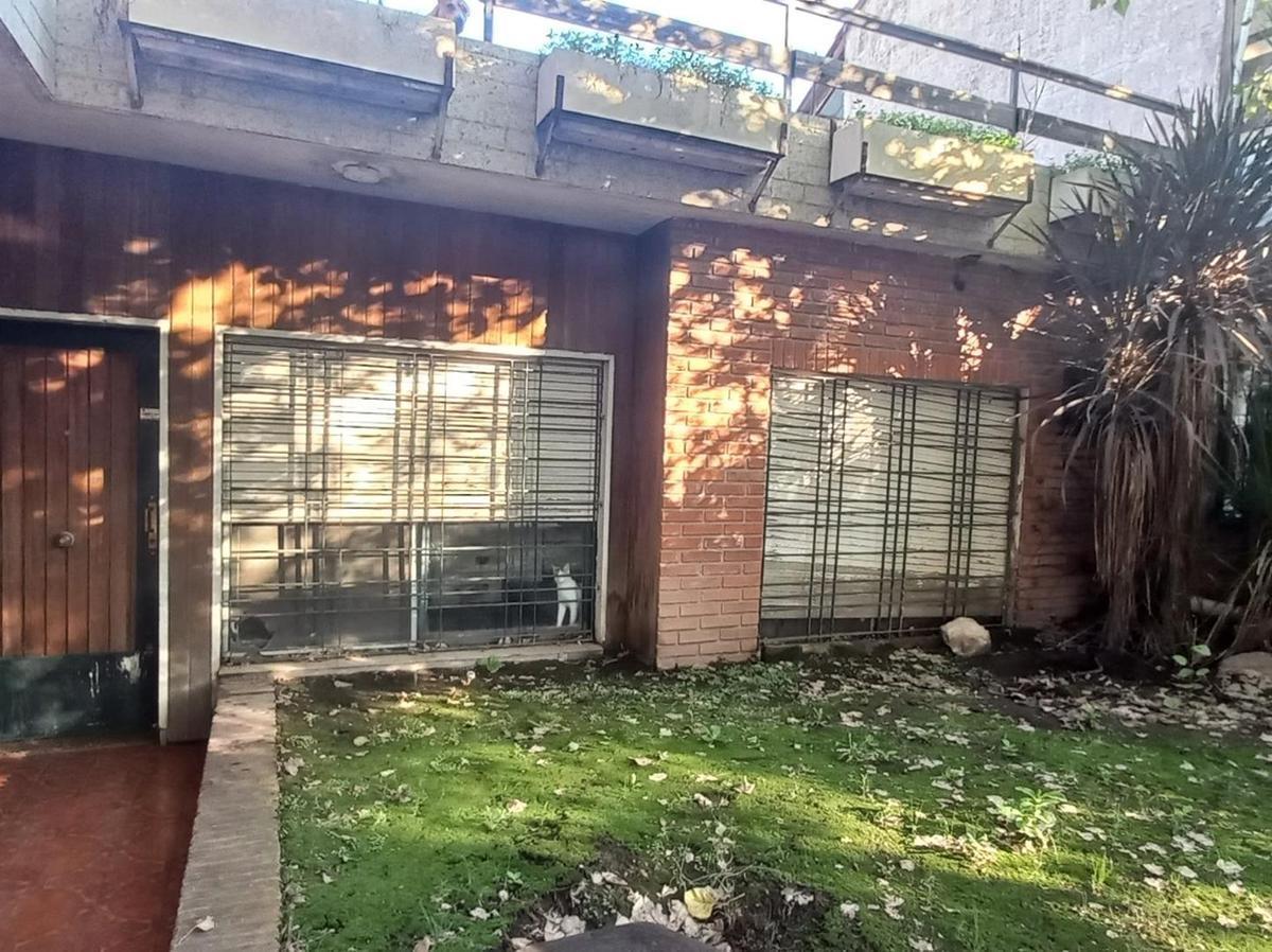 Casa 4 ambientes con Local Comercial en venta Quilmes