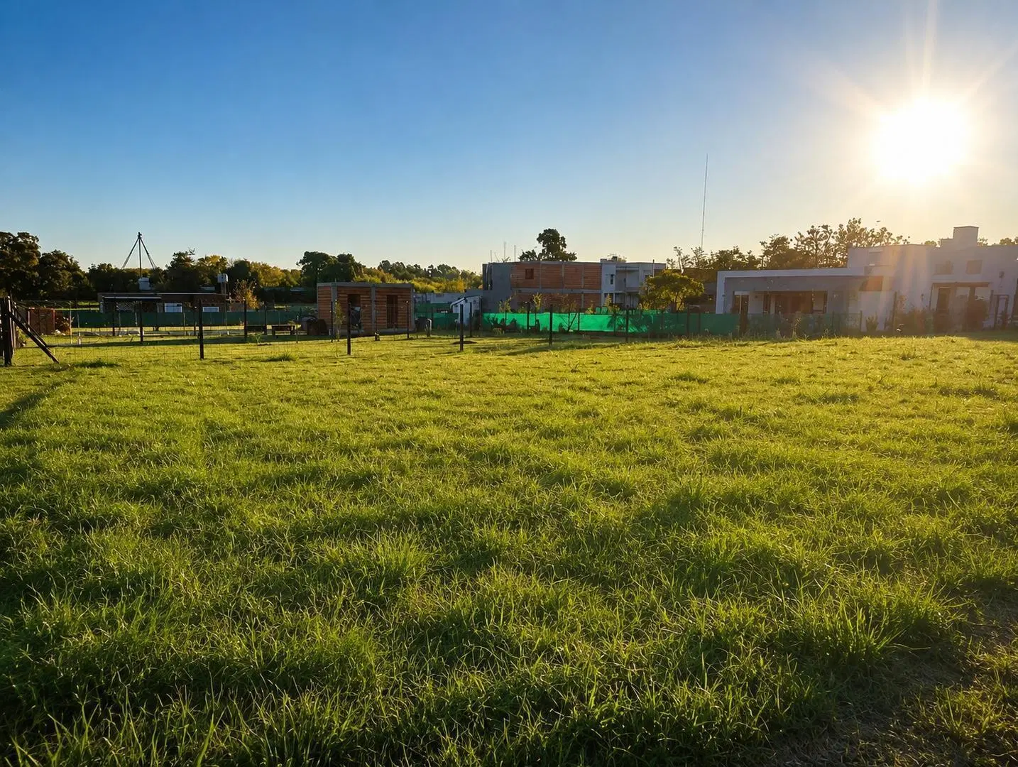 VENTA DE LOTE DE 460 m2 Barrio Ayres de Bosques 1- F. Varela 2