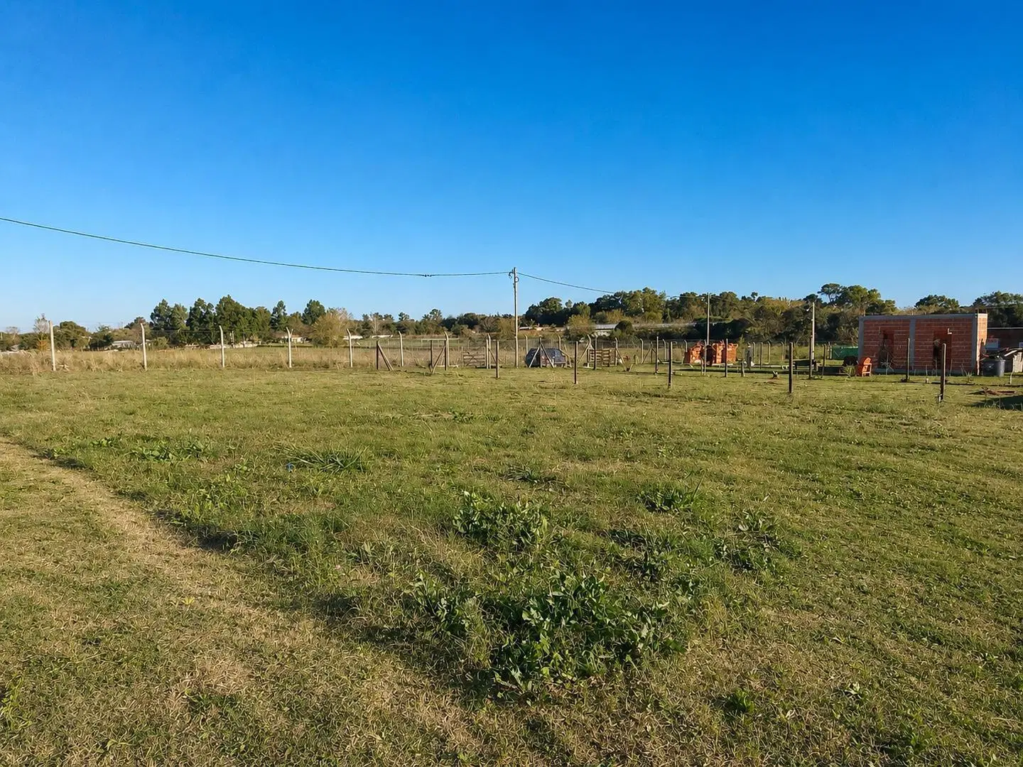 VENTA DE LOTE DE 460 m2 Barrio Ayres de Bosques 1- F. Varela 5