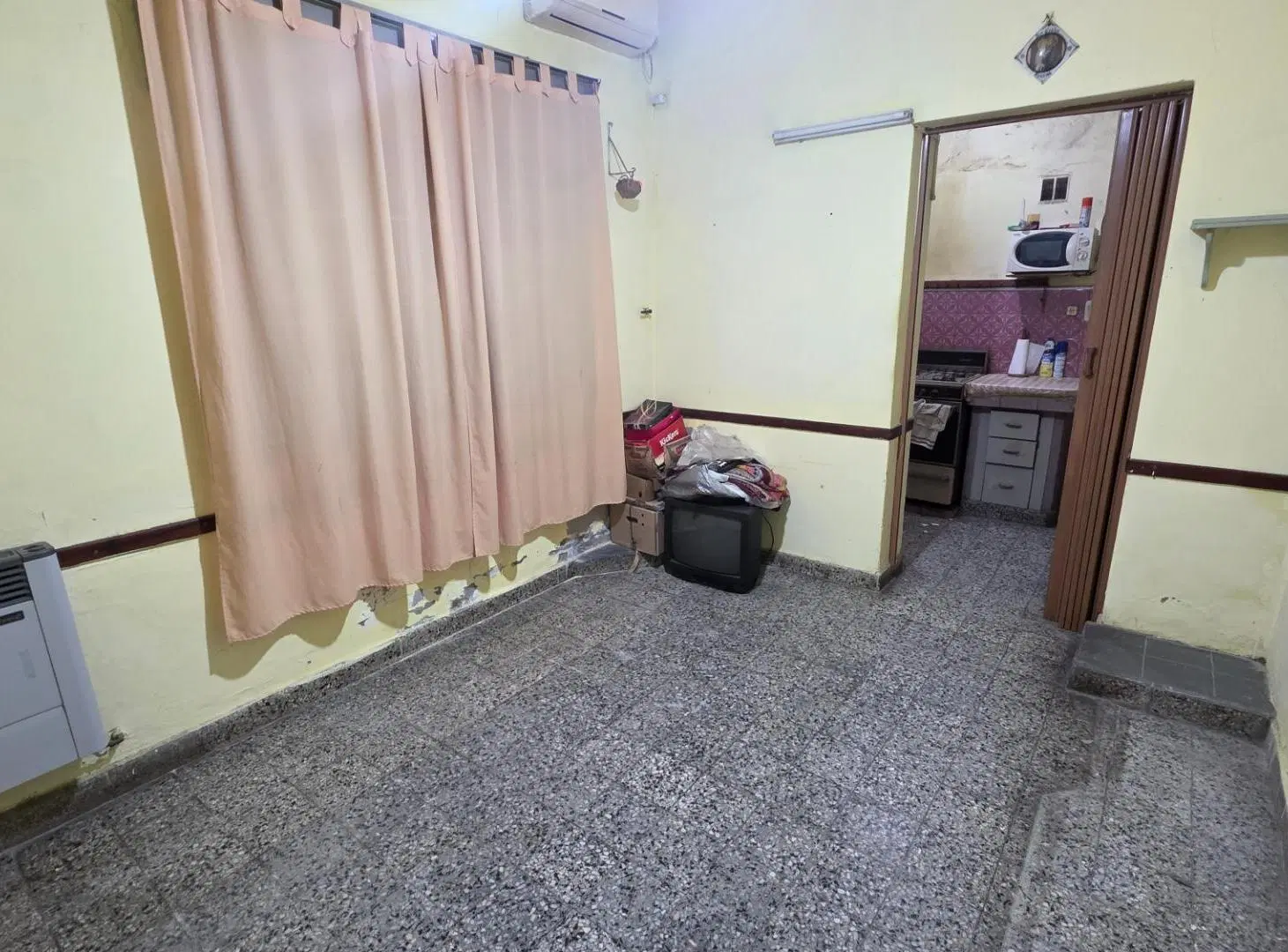 Venta 2 Amb con cochera y patio en Quilmes 5